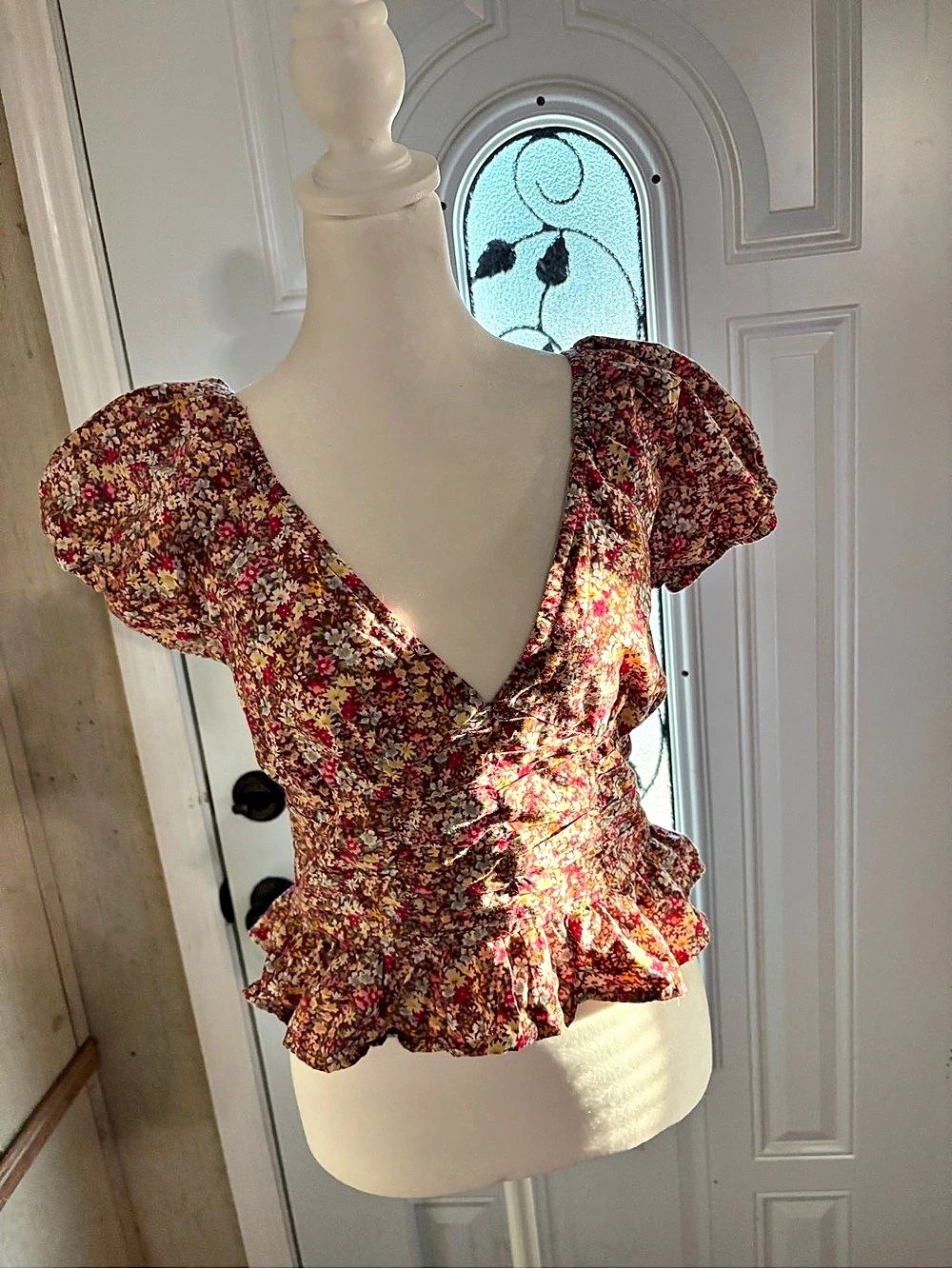 Floral Puff Sleeve Ruffle Blouse in Red & Brown